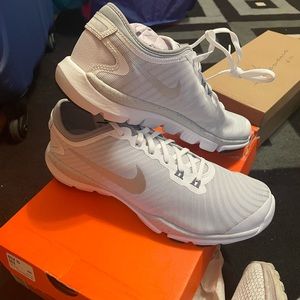 White NWB Nike sneakers